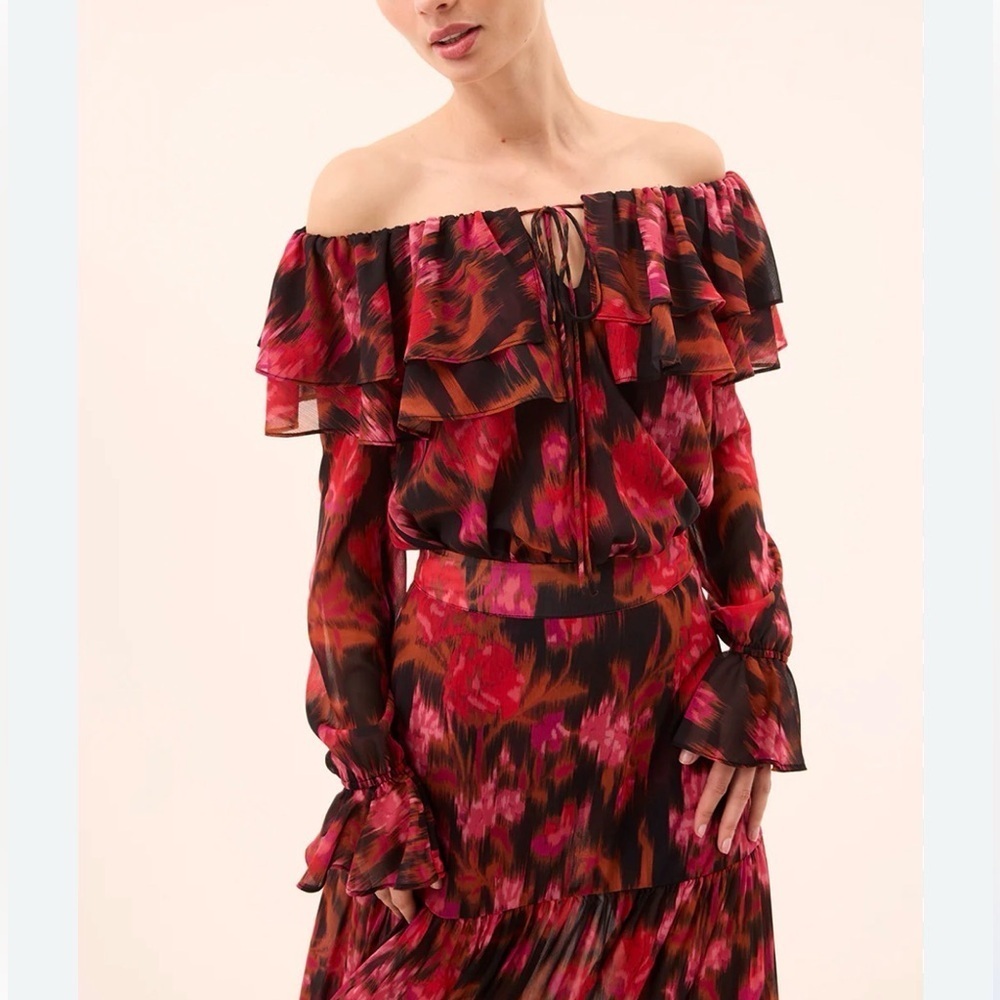 Misa NWT Los Angeles patsy off the shoulder or on shoulder floral ruffle size M